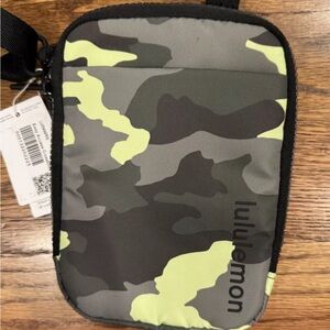 lululemon athletica Camouflage Crossbody Bag - Black and Green